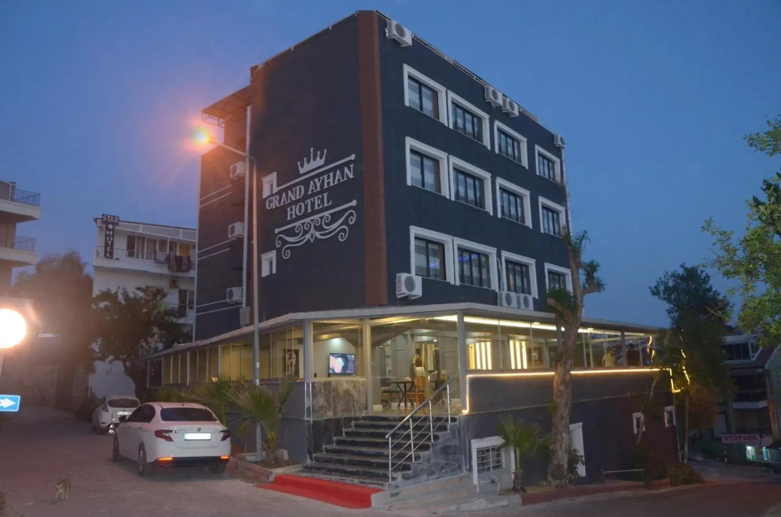 Grand Ayhan Hotel كوشاداسيه